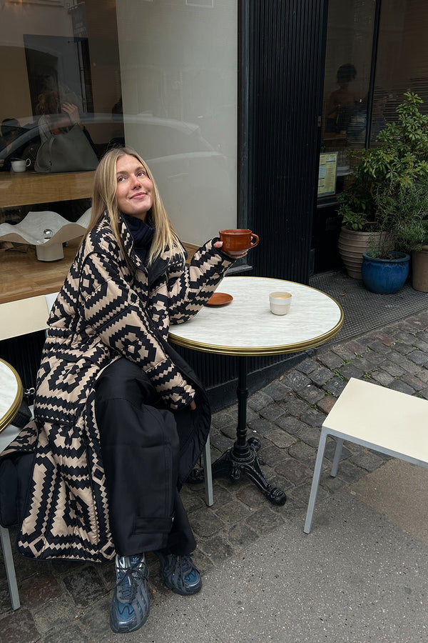 Second Female x Anna Sarlvit